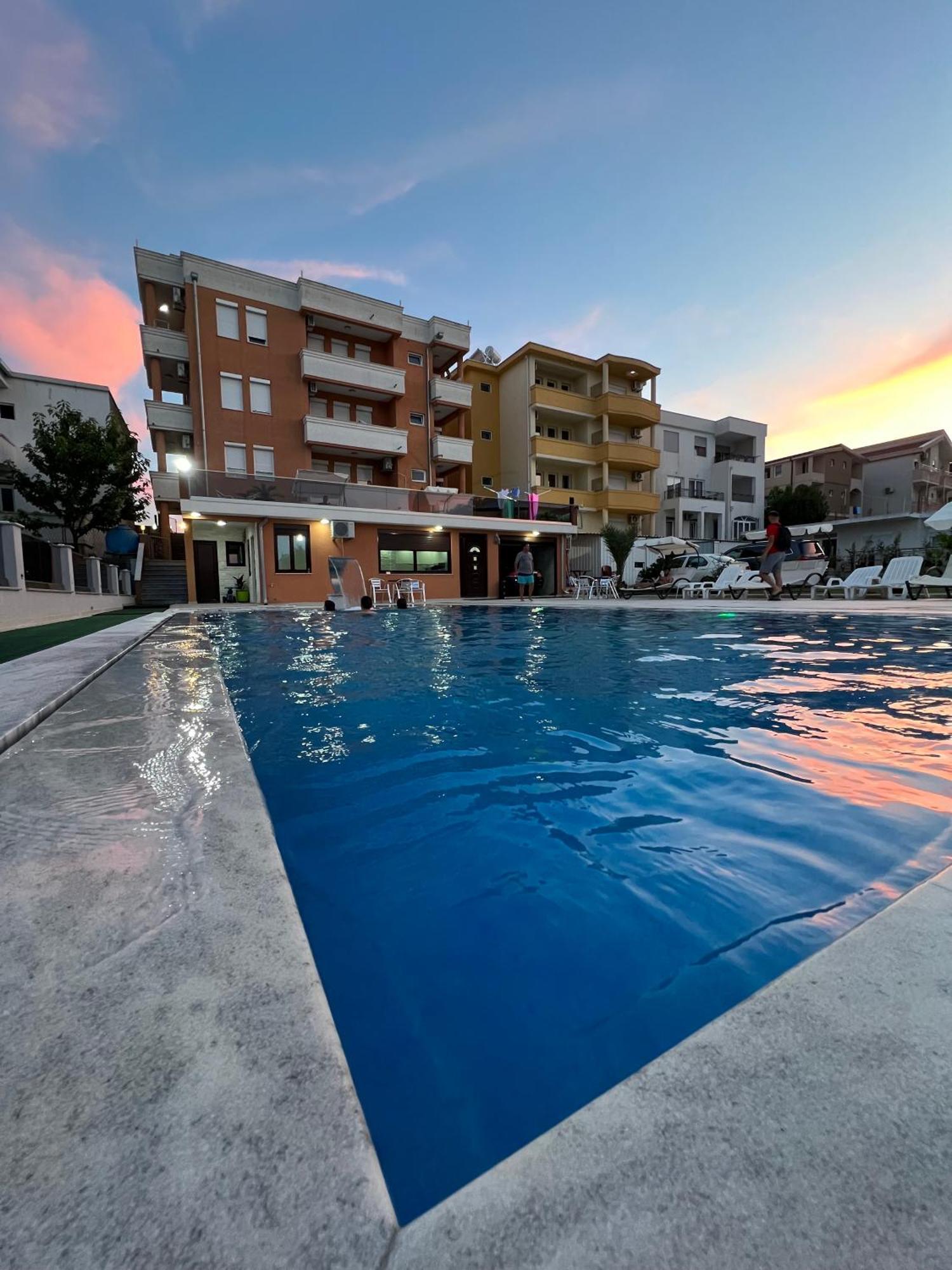 Apartments Zalli 울친 외부 사진